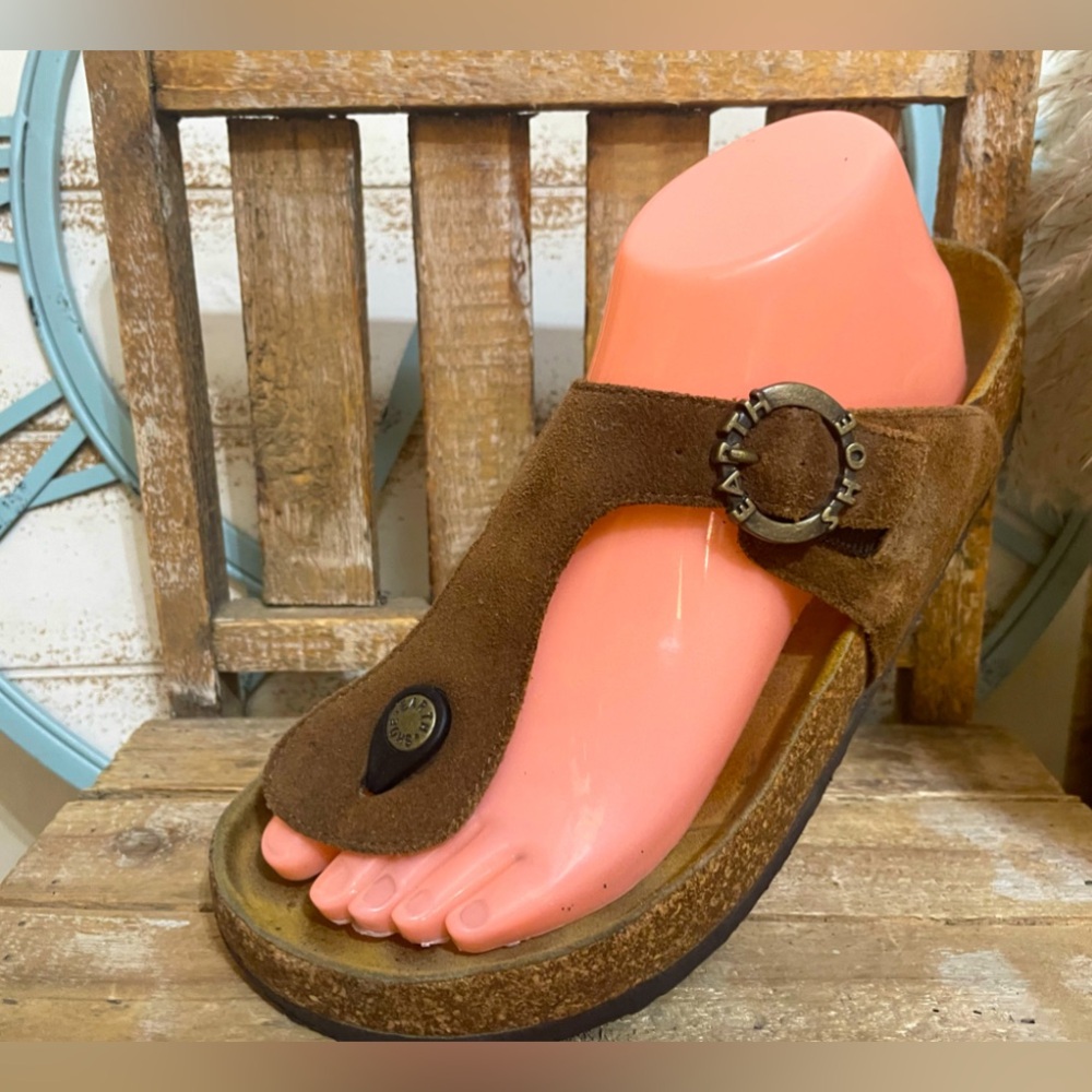Women’s Earth Shoe Leather Suede Gizeh Style Thong Sandals Sz 8 Worn Twice!